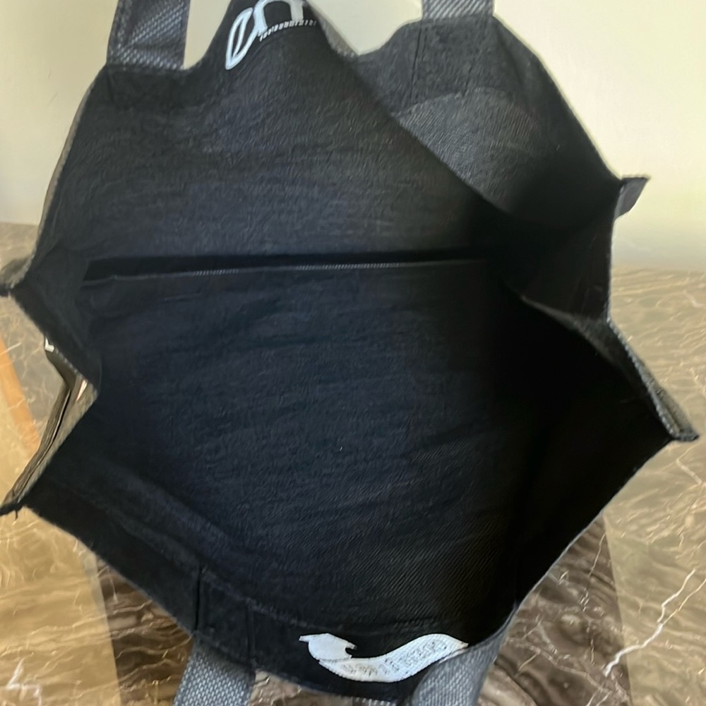 Guess Tote - Picture 5 of 9